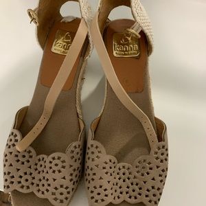 Kanna Wedges Size 8